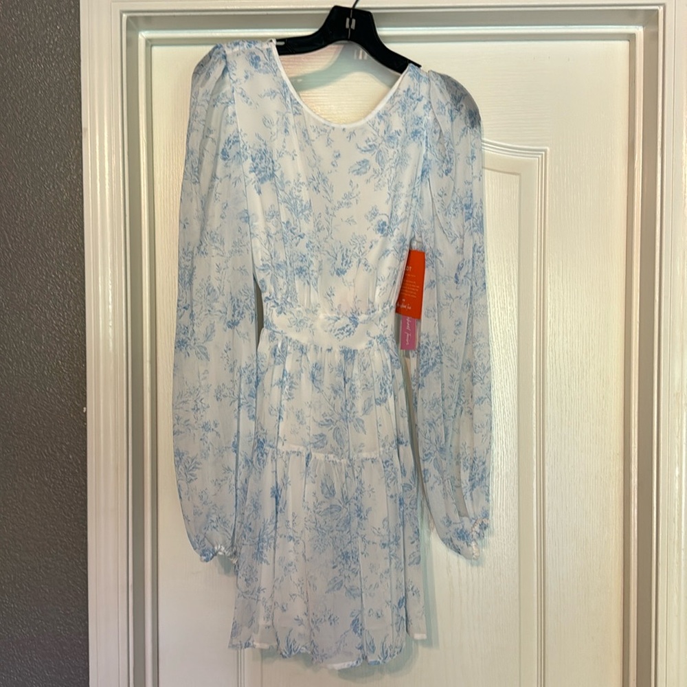 Long sleeve dress.